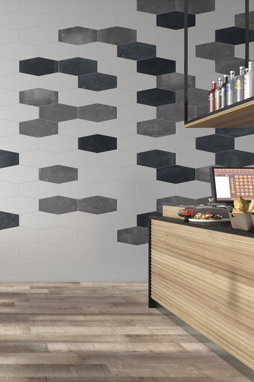 跳色系六角磚玄關灰黑白素面互相搭配，營造現代簡約風格的俐落感