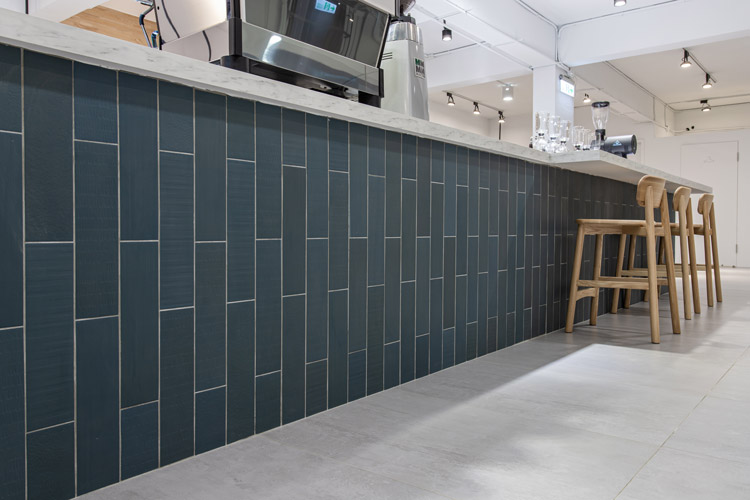 銳瑪複合式運動用品咖啡店使用巴比倫-彩色壁磚