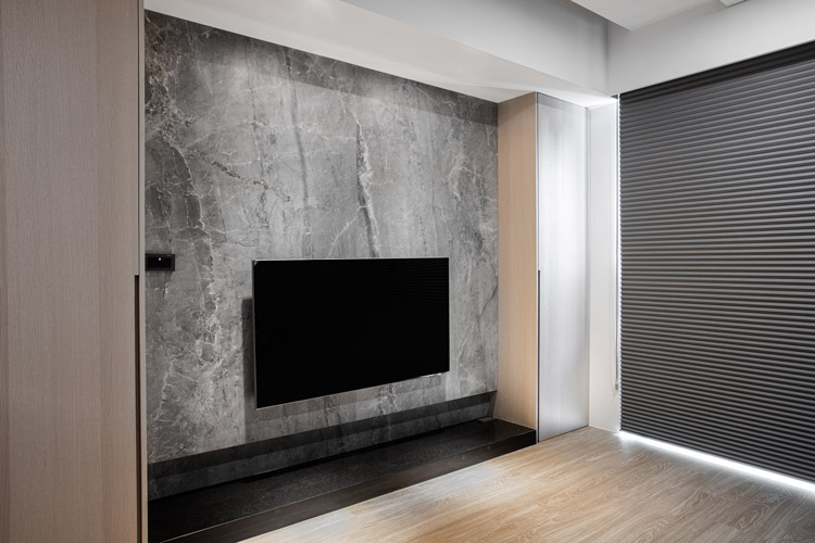 大板磚可以用在電視牆當作客廳空間的視覺主軸