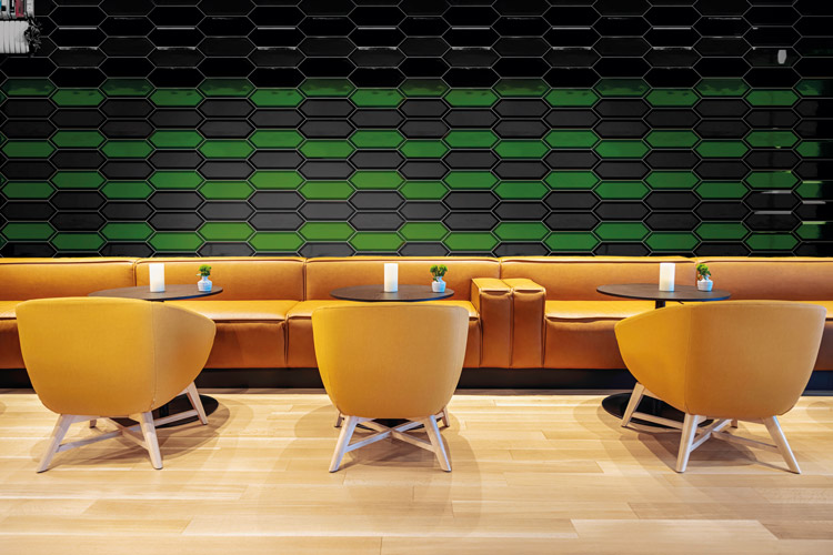 馬卡龍六角磚地鐵磚鑽石邊設計與鮮艷的外觀，屬於現代時尚前衛風格