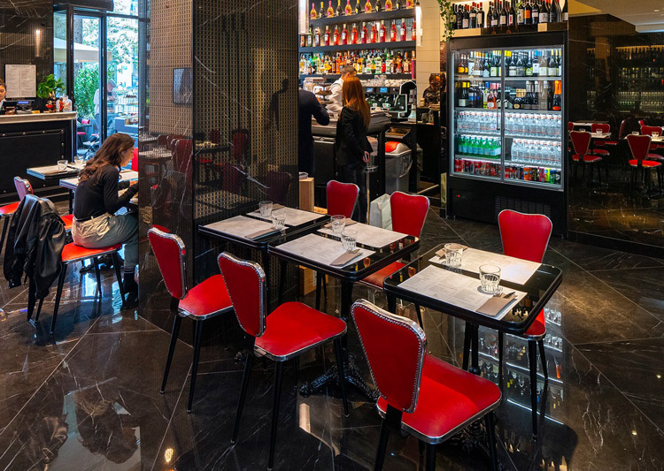 大理石紋磚運用在餐廳上